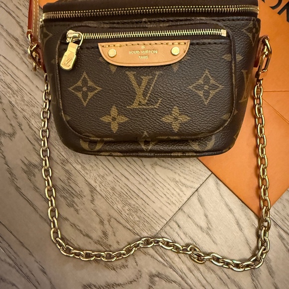 Louis Vuitton Mini Bumbag EXCELLENT condition - Picture 2 of 9